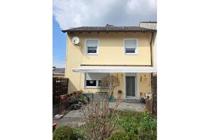Frei: Gepflegtes, helles Reihenendhaus mit Süd-Terrasse, Mobiliar, idyllischen Gärten und Garage! - Hohenfels