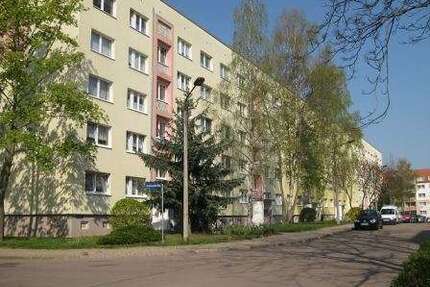 Wohnung zum Mieten in Bernburg (Saale) 310,00 € 49.96 m²