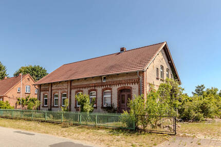 1-2 Familienhaus mit Nebengebäude in ruhiger Dorflage - Gorlosen