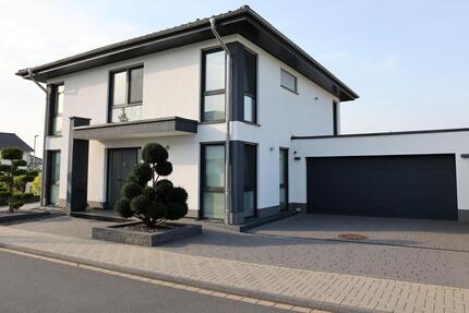 Moderne Stadtvilla mit Doppelgarage in Euskirchen-Flamersheim