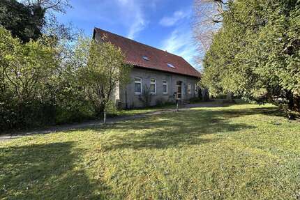 Haus zum Kaufen in Uetze 275.000,00 € 322 m²