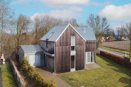 Haus zum Kaufen in Göhren-Lebbin 375.000,00 € 135.14 m²