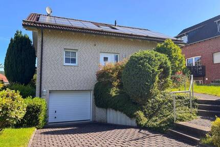 Gepflegtes Einfamilienhaus mit Terrasse, Garten und Garage in zentraler Lage von WindeckRosbach!