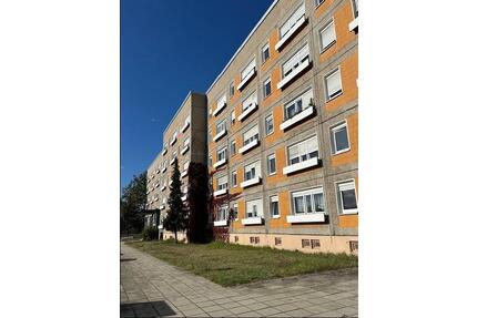 Bezugsfertige seniorengeeignete 2-Raumwohnung mit Dusche und Aufzug - Hoyerswerda