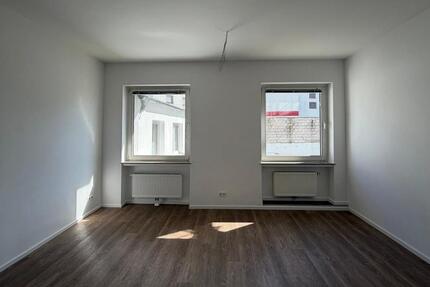 Sanierte 2-Zimmer-Wohnung mit Einbauküche in Köln-Braunsfeld