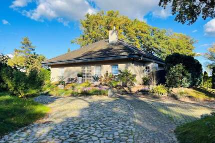 Haus zum Kaufen in Brandenburg 910.000,00 € 248 m²