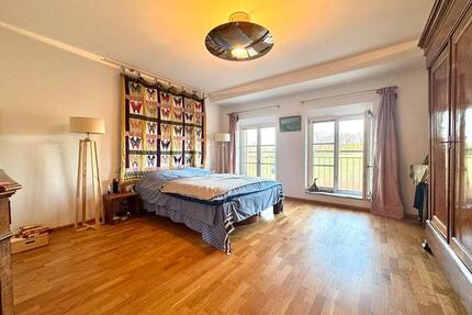 Exklusiv & Einmalig: Loftähnliche 3,5 ZKB-Galeriewhg. in exponierter Lage von Oberpframmern