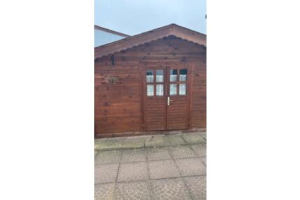 Reihenmittelhaus in Detmold- mit Balkon, Terrasse, Stellplatz