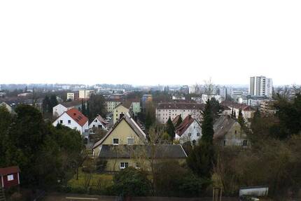Jetzt kaufen -einmalige Gelegenheit ! Dachgeschosswohnung mit unverbaubaren Blick über ganz Regensburg. Bezugsfertig!