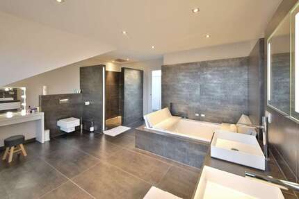 Haus zum Kaufen in Esslingen am Neckar 2.490.000,00 € 400 m²