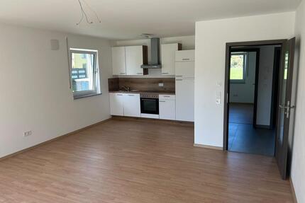 Zwei Zimmer Wohnung - 850,00&nbsp;EUR Kaltmiete, ca.&nbsp; 69,00&nbsp;m&sup2; in Plattling (PLZ: 94447)