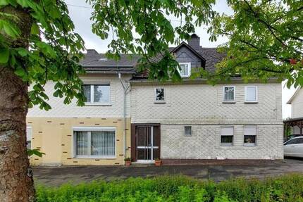 Doppelhaushälfte Nähe Bad Marienberg (Ortsteil Zinhain) mit Garten