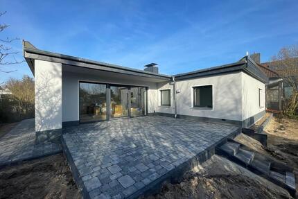 Freistehender Bungalow Komplettsanierung 2024 ,Garten, Carport, Garage Niedrigenergiehaus KFW55EE - Cremlingen