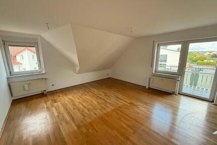Helle Mietwohnung, 3 ZKB mit Balkon, Dachgeschoss in Espenau 95qm