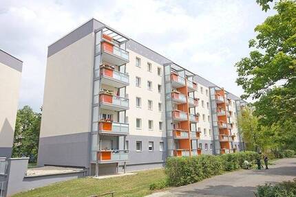 4-Raumwohnung mit Balkon und tollem Ausblick! - Halle (Saale) Südstadt