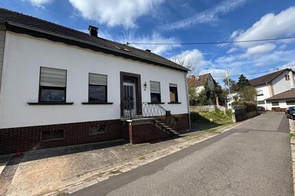 Doppelhaushäfte mit großem Potenzial in ruhiger Nebenstraße - Nonnweiler