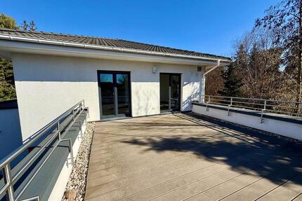 Wohnen wie im eigenen Haus! Moderne 3-Zimmer-Wohnung mit großer Terrasse und Doppelgarage - Leipzig Lausen-Grünau