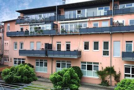 Attraktive, großzügige 3 Zimmer-Eigentumswohnung im 1. OG mit Einbauküche, Bad, Gäste-WC und Balkon - Kaiserslautern Innenstadt