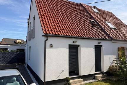 Traumhaftes Haus mit Garten - 1.000,00&nbsp;EUR Kaltmiete, ca.&nbsp; 90,00&nbsp;m&sup2; in Lauingen (Donau) (PLZ: 89415)