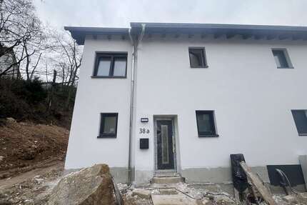 Haus zum Mieten in Niedernhausen 2.700,00 € 150 m²