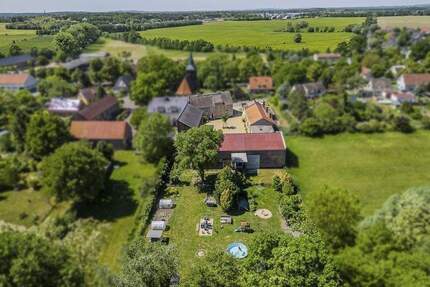 Vierseitenhof mit viel Grundstück in Potsdam