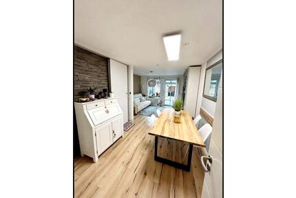 Schöne, gepflegte 4 Zimmerwohnung im Stil eines Haus-in-Hauses - Poing