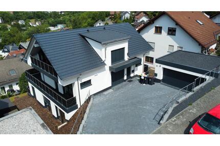 Neubau Siegen-Eiserfeld – 175 m² Maisonette mit Küche & Sauna