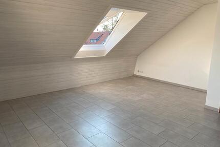 1 Zimmer Wohnung Dachgeschoss - 550,00&nbsp;EUR Kaltmiete, ca.&nbsp; 30,00&nbsp;m&sup2; in Rüsselsheim am Main (PLZ: 65428)