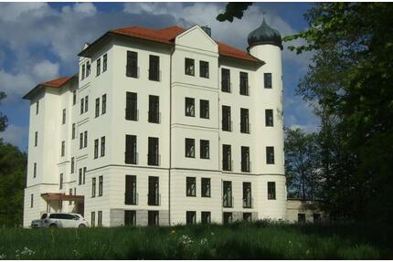 Wohnen in Schloß Straßberg bei Augsburg, moderne 2,5 Zi. Wohnung - Bobingen