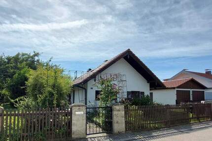 Baugrundstück mit AltbestandWohnen wo andere Urlaub machen - Bruckmühl Waldheim