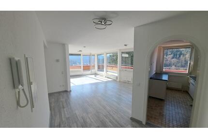 Stilvolle, gepflegte 4-Zimmer-Penthouse-Wohnung mit Wintergarten - Bad Herrenalb