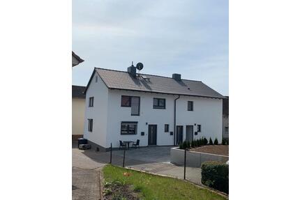 3 Familienhaus Nähe HombergOhm - 285.000,00&nbsp;EUR Kaufpreis, ca.&nbsp; 180,00&nbsp;m&sup2; in Gemünden (Felda) (PLZ: 35329)
