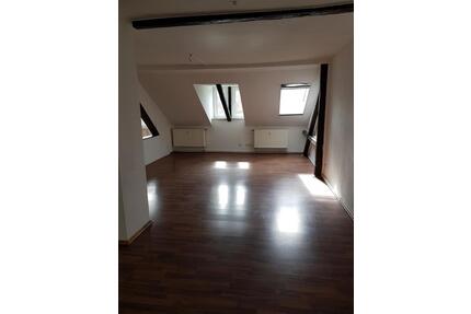 großzügige Dachgeschosswohnung mit 4,5 Zimmern in der August-Bebel-Str. 18, ab 01.08.2026 - Glauchau