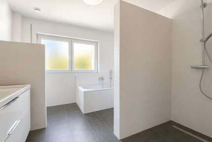 Haus zum Kaufen in Uttenreuth 549.000,00 € 122 m²