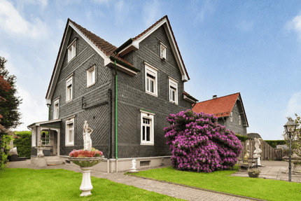 Historisches Landhaus mit repräsentativem Villencharakter auf weitläufigem Grundstück - Burscheid Hilgen