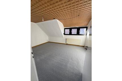 Dachgeschosswohnung - 420,00&nbsp;EUR Kaltmiete, ca.&nbsp; 70,00&nbsp;m&sup2; in Pirmasens (PLZ: 66953)