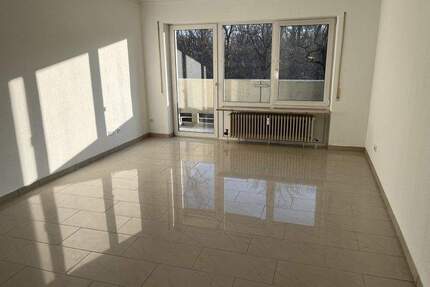 Sonnige und gepflegte Zwei-Zimmerwohnung - Loggia - Bezugsfrei - Blick ins Grüne - Einbauküche - Nürnberg Neuröthenbach