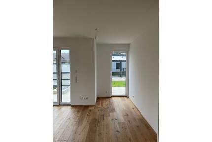 Moderne lichtdurchflutete Erdgeschosswohnung - Dinkelscherben