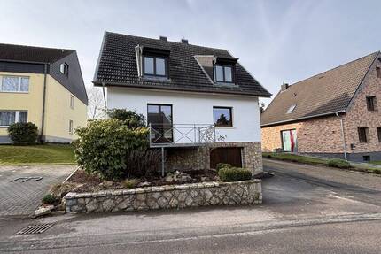Einfamilienhaus mit 3 vermieteten Wohnungen - Roetgen