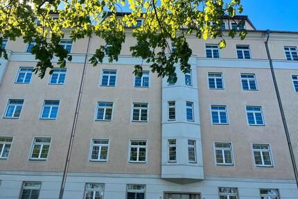 Helle, sanierte Dachgeschosswohnung in Elbnähe mit Balkon - Dresden Blasewitz