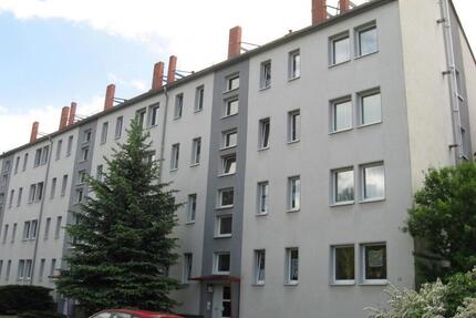 Familienfreundliche 4-Raum Wohnung mit Balkon und Wanne-Taborer Straße 11 - Naumburg (Saale)