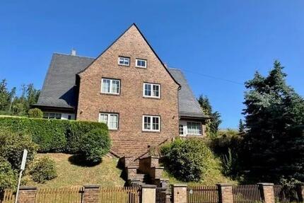 Doppelhaushälfte mit großem Grundstück & Doppelgarage in Randlage - Lengenfeld