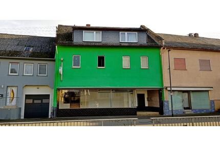 Großes Haus mit Wohnungen, LadenBüro in Miehlen, Renditeobjekt - Holzhausen an der Haide