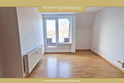 PREISREDUZIERUNG! Schöne Dachgeschosswohnung mit zwei Balkonen im Herzen von Reppenstedt