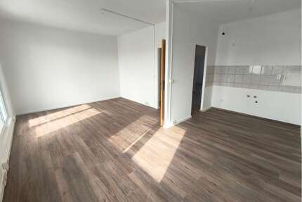 Wohnung zum Mieten in Halle 342,00 € 56.02 m²
