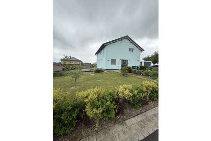 Haus zum Mieten in Wollbach 1.900,00 € 231.31 m²