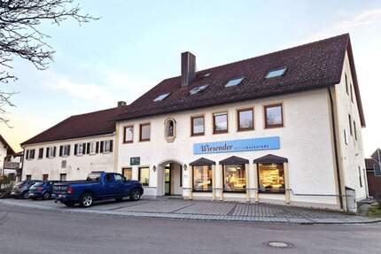 Wohn- und Geschäftshaus mit Garagen, Carports und Stellplätze - Gerolsbach