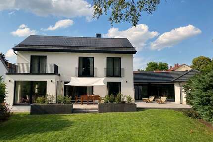 Haus zum Kaufen in Augsburg Göggingen 1.090.000,00 € 198 m² - Augsburg / Göggingen