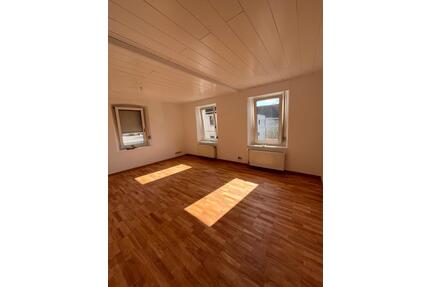 8 Zimmer 150 qm OG Wohnung in Gauersheim zu mieten - Mauchenheim