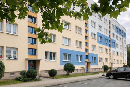 Sanierte 3-Raum-Wohnung mit Wanne und Balkon in ruhiger Lage Geras